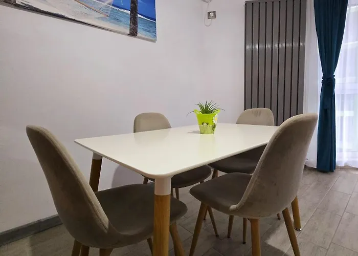 Luxury Promenada Cu Piscina & Daire Navodari